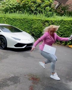 Ordinateur 💻 Iphone 📱 Frites 🍟 Elle peut contrôler n'importe quoi 😂 | Oh My Goal - France