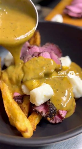SMOKED MEAT POUTINE 🔥 The best Quebec recipe (ULTRA delicious!)