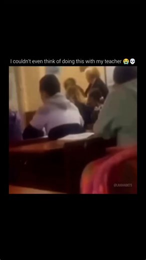 laughadicters on Instagram: "Scary Movie 4 After Cindy Campbell is widowed, she moves into a haunted house next door to her friend Tom Ryan. As she tries to figure out who or what killed the house's previous resident, Cindy and Tom discover that an alien invasion is happening across the world. The aliens, led by a tripod, reveal they are invading the earth to kill the person who shot the horse in the film "The Village." Cindy's friend Brenda Meeks, who was a previous murder victim, is resurrecte