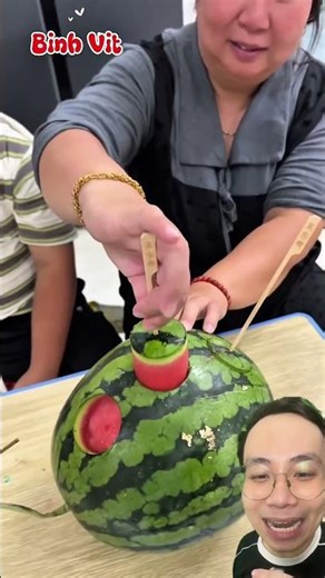 Hãy nhấn like để ăn dưa hấu