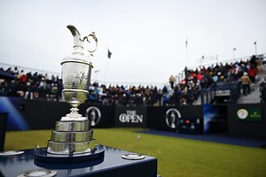 10 Rising Female Singers Leading A New Generation of Pop Girls