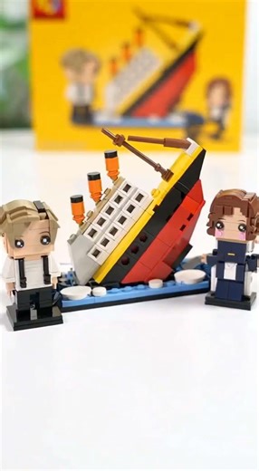 Classic Love Recreated: Titanic Building Blocks
