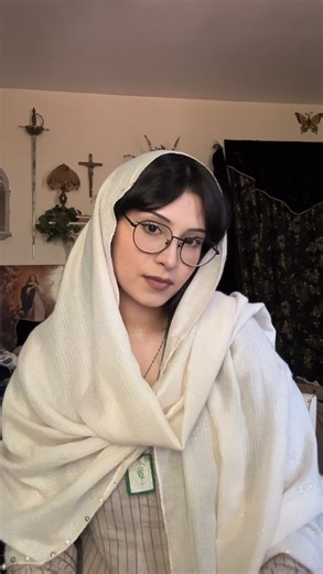 𝔈𝔳𝔢 ✞ on Instagram: "Veil tutorial🪽 I’ve been pinning my veil this way for the last couple of weeks and I think it helps with the heat, keeping the fabric out of your face🤍 . . . . #catholicgoth #softgoth #catholic #ethereal #medieval #veiling #catholicveiling #christianveiling #tutorial #massoutfit #softgirl #catholicwomen"