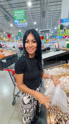 🐘📸 Tourist or Fashion Icon? Elephant Pants Decide! #ElephantPants #ThailandTravel #ThailandTourism #TravelThailand #TouristVibes #ThaiStyle #TravelOutfit #OOTDTravel #BackpackerLife #Wanderlust #TravelReels #ExploreThailand | The Isaan Farang