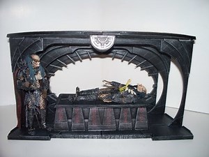 McFARLANE AvP THE BIRTH OF THE HYBRID PREDATOR DIORAMA FIGURE SET TOY REVIEW