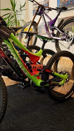SPECIALIZED DEMO 8 IN DER FAHRRADWERKSTATT #specialized #downhill #custombike