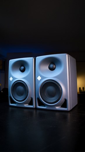 @fabianhollandmusic has been really enjoying using the KH 80 DSP studio monitors! Not just because of the amazing sound quality, or the solid build quality. But together with the MA 1 microphone and the Automatic Alignment software these monitors are able to read the frequency response of your room and then acoustically align themselves giving you a much clearer monitoring experience. Watch the whole video (link in bio)! #neumann #neumannmonitors #studiomoniors #KH80 #singersongwriter #neumannMA