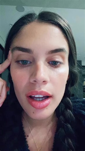 Effortless Natural Wavy Hair Tutorial by Sara Sampaio