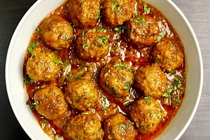 21K reactions · 9.2K shares | Succulent chicken meatballs (koftas) cooked in a flavour packed gravy! #chickenkoftacurry #ChickenKofta #chickenkoftakebab #chickenkoftagravy #chickenmeatballs #chickenmeatballcurry #spiceeats | Spice Eats | Facebook