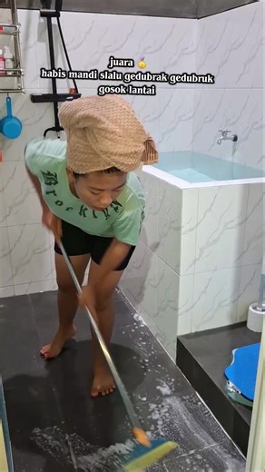 Ga afdol kalo ga gedubrak gedubruk 🫵😫😆 #asmrsounds #bersihbersih #sikatkamarmandi #video #pyfツ