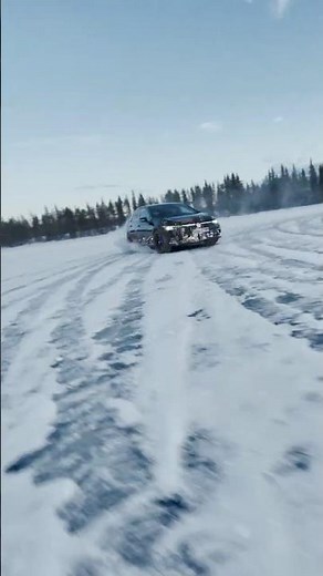 Ultimate driving machine: Our Golf R with 4MOTION all-wheel drive & R Performance Torque Vectoring.