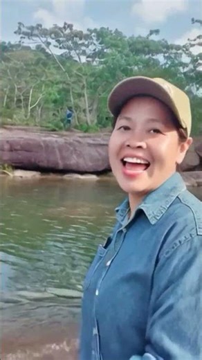 Hello! I'm taking a walk by the bathtub; the atmosphere is wonderful.