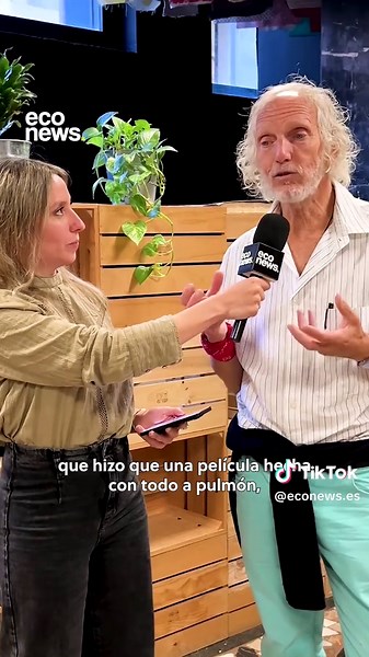 🐒 ¿SOMOS PARECIDOS A LOS CHIMPANCÉS? El documental de Jane Goodall con músicos argentinos llegó a España de la mano de @BoyOlmi. 👉 Jane improvisa, en la casa de Lito Vitale, historias que leyendas de la música argentina convierten en música. ✅ Un “experimento”, como le dice Boy, que no te podés perder. “La Banda de Jane de los Monos” la encontrás en el YouTube de @Boyolmi, @econewses, @Olgaenvivo, @estoesblender y @Bioguia