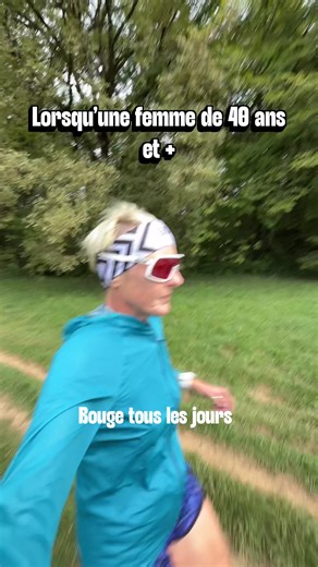 Tant de femmes pensent qu’elles ont besoin de tout changer en périménopause mais la vérité ? Ce sont souvent les petits changements, cohérents qui font la plus grande différence : Marchez plus Priorisez les protéines Restez hydraté. Soutenez vos hormones avec du magnésium, des oméga-3 et la vitamine D. Faites ces choses simples, et votre energie votre sommeil, votre humeur et votre métabolisme commenceront à changer ! 👉Sauvegardez ce post, partagez-le avec une amie ⚡️ Je suis Delphine, nutritio