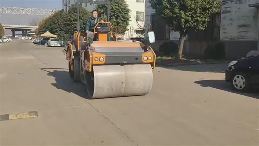 Medium Vibratory Road Roller for Municipal Infrastructure Projects