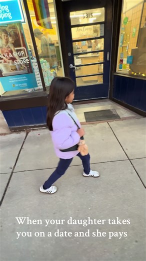 When your daughter take you on a date #yogurt #icecream #date #daughters #fyp