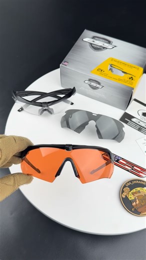 usa_ukraine_ua on Instagram: "Балістичні окуляри ESS Crossblade — надійна фіксація й комфорт під час активних дій. • Прозора лінза — для низької освітленості та нічних тренувань • Димчасто-сіра лінза — для яскравого сонця та зменшення відблисків • Бурштинова лінза — для слабкого або розсіяного світла — покращує контраст і глибину зображення (туман, сутінки Захист і технології: Tri-Tech Fit — щільно, без тиску ClearZone Dual Flow — антифог + захист від подряпин ESSOPTICS™ — чітке зображення без с