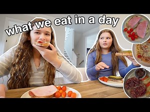 What We Eat In A DAY!! **2022** | CILLA AND MADDY