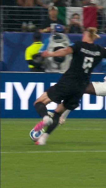 Odegaard assists Haaland for Norway’s goal against Senegal. #FIFAWorldCupOnYT