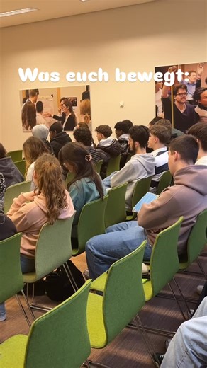 Wieso wird gerade überall gekürzt? Krisen wie der Krieg in der Ukraine, die Unzuverlässigkeit der USA, Rüstung, Infrastruktur - all das frisst viel Geld. Doch die CDU kürzt am unteren Rand beim Bürgergeld &Sozialleistungen statt die Ultrareichen stärker zu besteuern. Wäre Deutschland ohne die EU nicht besser dran? Nein, denn zusammen sind wir stärker! Wir sind von anderen Ländern abhängig - etwa bei Rohstoffen, Handel oder Arbeitskräften. Die Länder der EU haben sich deshalb aktiv entschieden, z