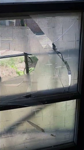 flash light's emergency window breaker