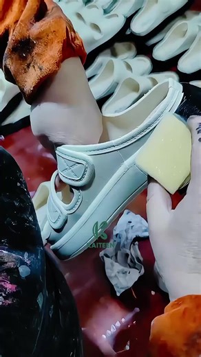 Printing on sandal soles can enhance your flip-flops' appeal. #TrendySandals #IncreaseSales #ShoeEnthusiast #SlideOns #SoleDesign #ArtisticSlippers #DiscountedFootwear #ShoeCraft #FootwearManufacturing #BulkOrders #B2B #Style #KaiteenShoes