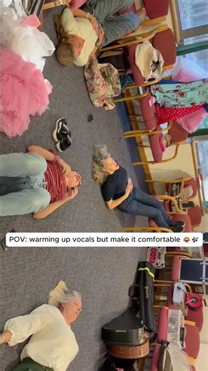 Not what you expected before going on stage.😂