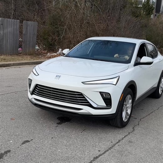 Is the water treatment industry trying to confuse you on purpose? (The answer is yes). 📉 If you have spent the last few weeks falling down the rabbit hole of water softener research, you are probably exhausted. You have a spreadsheet with five different quotes ranging from $2,000 to $8,000. You have read conflicting advice on Reddit about salt-based vs. salt-free systems. You have sat through high-pressure sales pitches that lasted two hours longer than promised. And you still don’t know who to