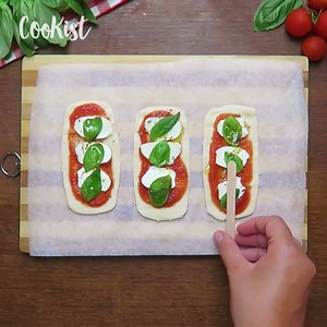 245K views · 4.3K reactions | Slice the dough into the shape of a popsicle. A unique and easy to make a snack that everybody is sure to enjoy! | Cookist Wow | Facebook