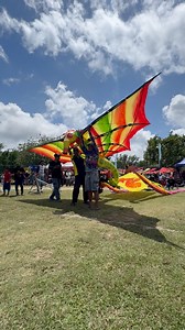 “A super giant seahorse replica kite! The finest work by kite flyers from Pacitan.” | Ahmad Khuzaini