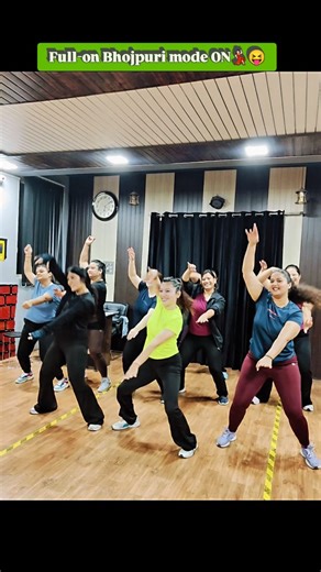 Sorry sorry bhojpuri song 💃🏻😝 @big_gym_india_by_vineet_kala_ #strengthtraining #bhojapurireels❤️trding #sorrysorrykahataru🙈🤩❤️ #pawansingh #dancereels❣️ #dancepartners #DanceForFitness #transformation #trendingreels #femalefitness #zumbafitness #workoutmode❤️ #biggym #fitmom #fitness | Diksha Kothari Kala