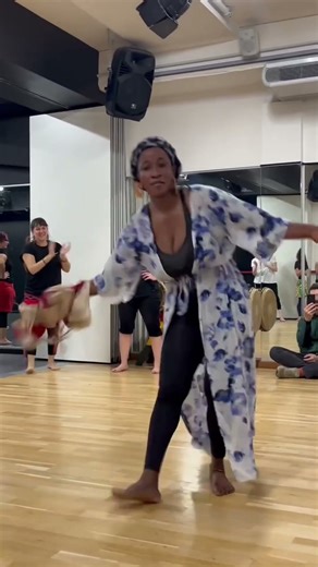 Aicha Oulare Guinean Dance #GuineanDance #AfricanDance #WestAfricanRhythms #TraditionalDance