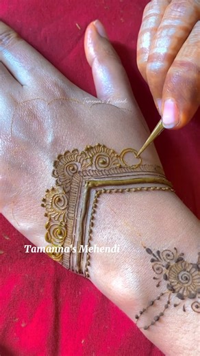 3.6K views · 13 reactions | Back hand mehendi design tutorial || Easy henna design || Tamanna's Mehendi . . . #tamannasmehendi #reelsfypシ #mehndidesign #stainlove #fblifestyle #fbreels #trendingreelsvideo #fypシ゚ #FacebookPage #fbreels2025ツ #fypシ゚viralシ #trendingvideo | Tamanna's Mehendi | Facebook