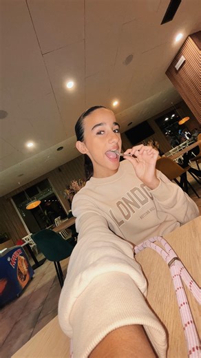 Tamara Martinez on Instagram: "Está chungo沈藍 #reelshumor #humor #adolescente #vueltaalcole"