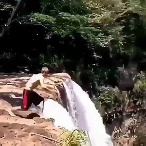 TLC: “don’t go chasing water falls” This guy: | Viral Frequency