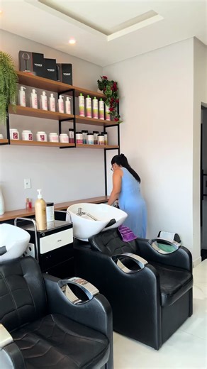 Alisando cabelo com botox capilar sozinha