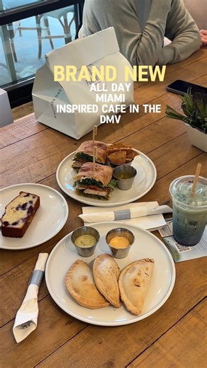 The DMV’s first ever @puravidamiami is here and it feels like you just stepped into Miami! They offer fresh juices, pastries, sandwiches, lattes and so so much more! Their official opening is tomorrow 2/12! Be sure to check them out! Address: 7993 Tuckerman Lane Potomac,MD #coffeeblogger #coffeetiktok #coffeesnob