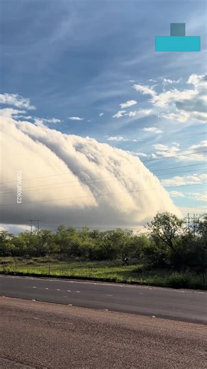 Rare roll cloud forms over Texas sky stuns viewers