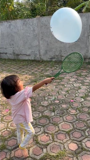 PLAY BADMINTON USING BALLOONS #shorts