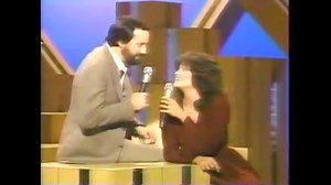 Today is the lovely Louise Mandrell's birthday! Ray Stevens has worked with Louise and her sisters many times, including on live television. Here's Ray and Louise performing "How Sweet It Is" on the TV program Barbara Mandrell & The Mandrell Sisters in the early 1980s. #HappyBirthday Louise! #louisemandrell #howsweetitis #liveperformance #happybday #happybirthdaytoyou #itsyourbirthday #countrylegend #mandrellsisters #televisionperformance | Ray Stevens