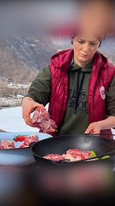 Braised lamb necks over open fire – tender meat that melts in your mouth. Cooked outdoors, surrounded by nature, in a calm, family atmosphere. Tradition, smoky aroma, and the warmth of shared cooking – the true taste philosophy with Faraway Village Family #villagevibes #cook #roast #chicken #life #relax #village #cheese #pizza | Faraway Village Family