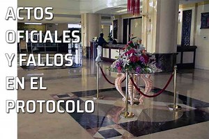 Fallos de protocolo en actos oficiales con vídeo