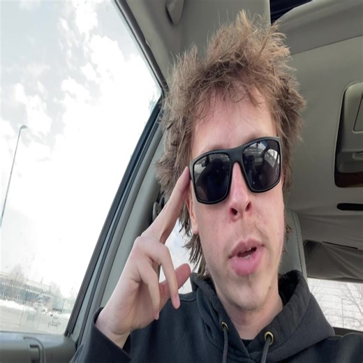 dylan (@reluctantsoul)’s video of computer guy