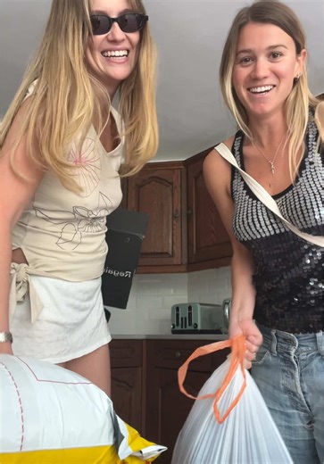 Buying Clothes on Vinted: My Experience in Australia