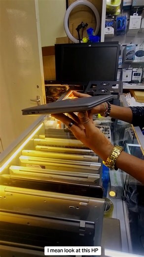 core i5. cpu @1.00GHz 1.30Ghz Ram 8.00GB Windows 10 Pro 256SSD