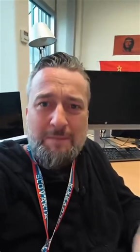 🇸🇰 L'UBOŠ BLAHA: ZAVRIETE MA ZA GEORGIJEVSKÚ STUHU? 🤷 Už je poprask kvôli tomu, že som si na Dukle pripol georgijevskú stuhu na kabát - ďakujú mi aj z Ruska 😉 Je to symbol víťazstva nad fašizmom, ale progresívci by ma aj tak najradšej zavreli do basy. Vraj extrémizmus 🤦 Pre nich je extrémista každý, kto odmieta tie ich progresívne a vojnové hlúposti. Preto tak veľmi bojujem proti takzvaným protiextrémistickým trestným činom. Sú príliš ľahko zneužiteľné. Osobitne v dnešnej temnej dobe, kedy 