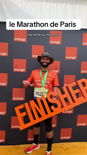 Finisher du Marathon de Paris 🏅 Je n’ai pas eu le temps de me préparer. Pas de plan d’entraînement, pas de vraie montée en charge. Alors je me suis retrouvé au départ du Marathon de Paris avec une seule option : y aller comme ça… et voir jusqu’où le mental pouvait compenser le physique. Kilomètre après kilomètre, la fatigue s’installe, le corps doute… mais l’esprit prend le relais. C’est dans ces moments-là qu’on découvre vraiment de quoi on est capable. Je n’encourage évidemment personne à se