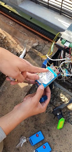 How to program ET Remotes to A Centurion Gate Motor ⚡️ #shorts #gatemotor #fyp #electrician