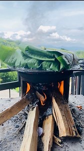 714K views · 22K reactions | let's make chicken kottu .නයි මිරිස් දාලා චිකන් කොත්තුවක් හදමු කෙසෙල් කොලේ. #kottu #SriLanka #chefsapumal | Chef Sapumal | Facebook