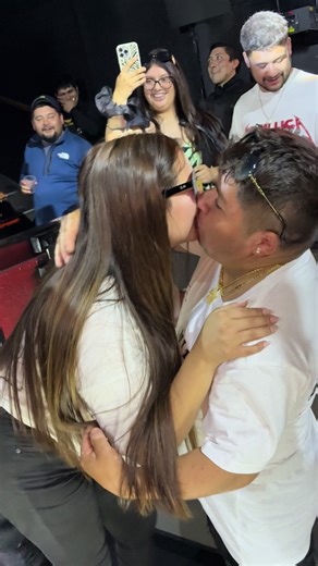 Carlitos Run en la disco buscando un amor